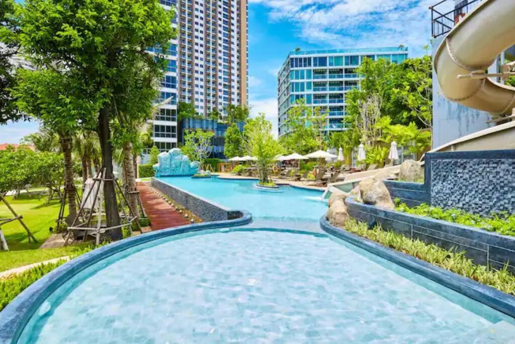Unixx Condo Pattaya Near Walking Street Exterior photo